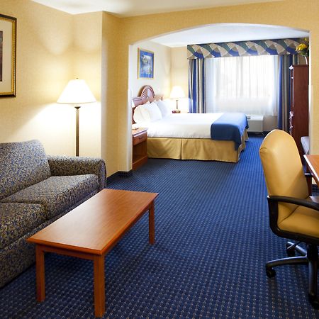 Holiday Inn Express Syracuse Airport By Ihg North Syracuse Exterior photo