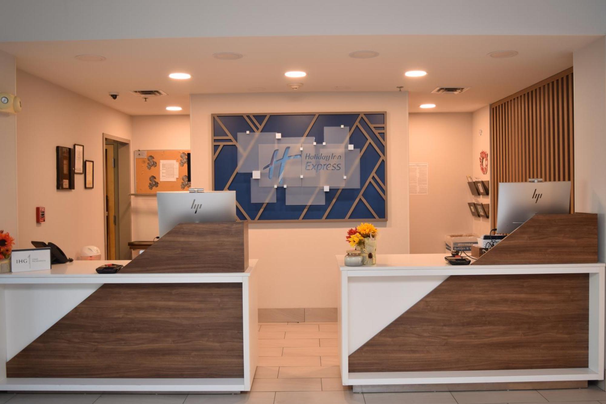Holiday Inn Express Syracuse Airport By Ihg North Syracuse Exterior photo