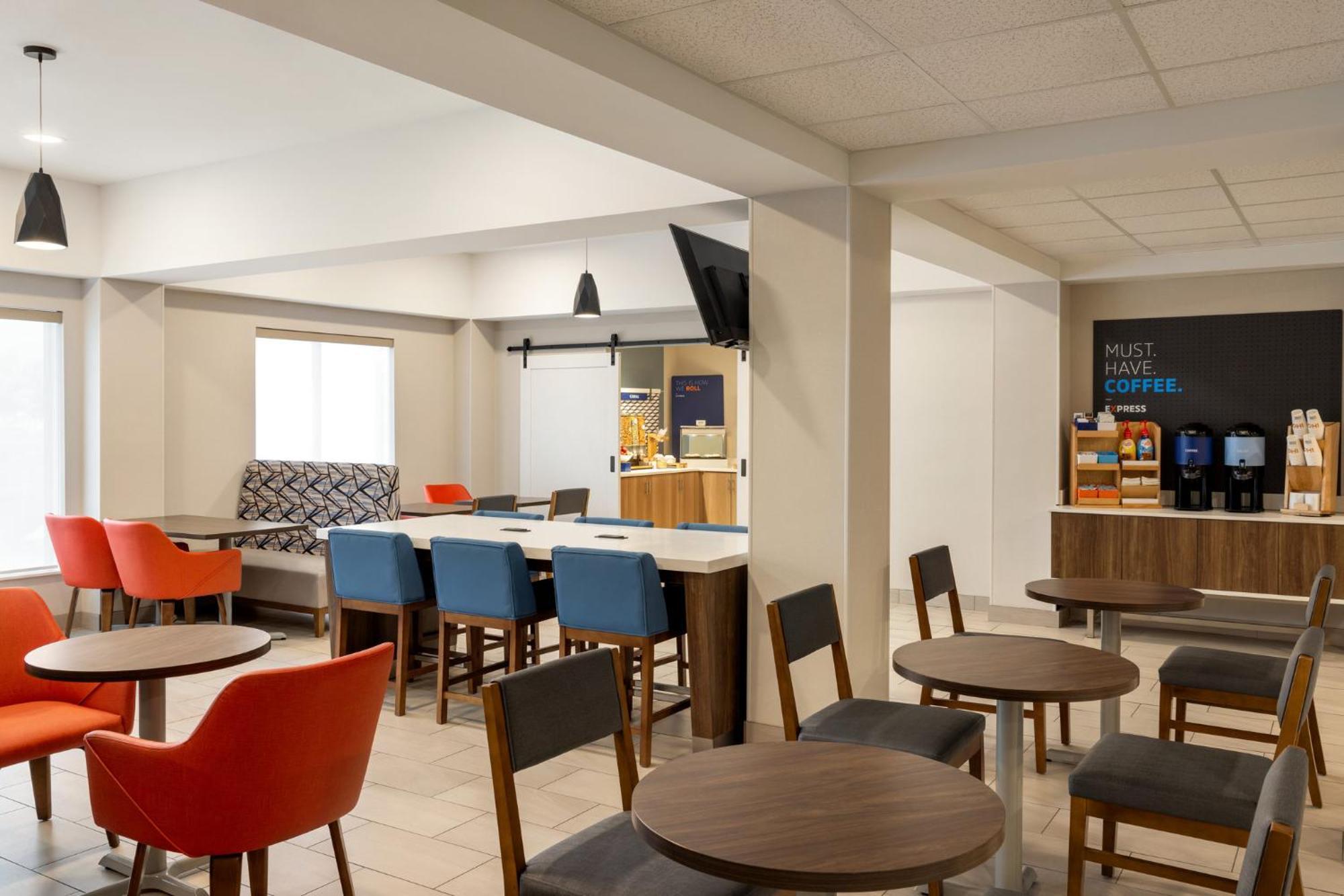 Holiday Inn Express Syracuse Airport By Ihg North Syracuse Exterior photo