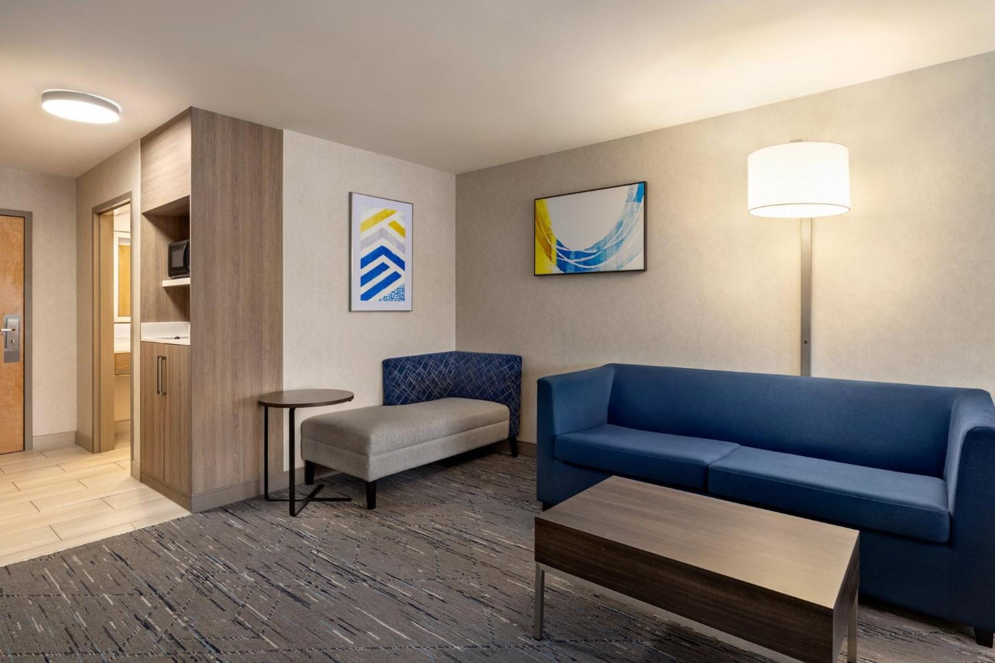 Holiday Inn Express Syracuse Airport By Ihg North Syracuse Exterior photo