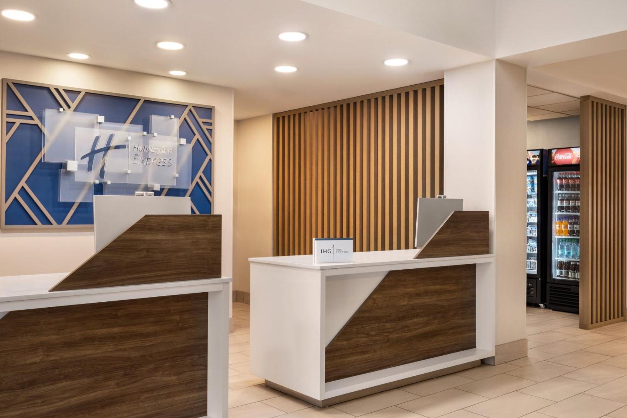 Holiday Inn Express Syracuse Airport By Ihg North Syracuse Exterior photo